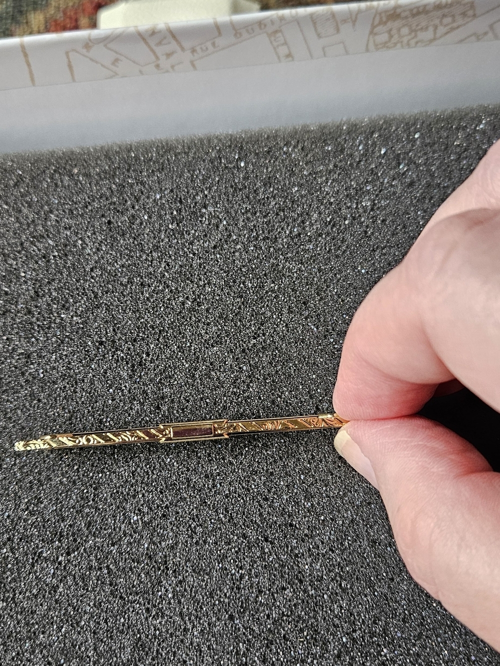 Gold-Tone Minimalist Bar Collar Stay Clip. - Picture 2 of 3